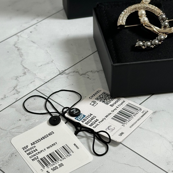 Chanel Brooch Gold, Pearly White, Gray & Crystal - Picture 3 of 6